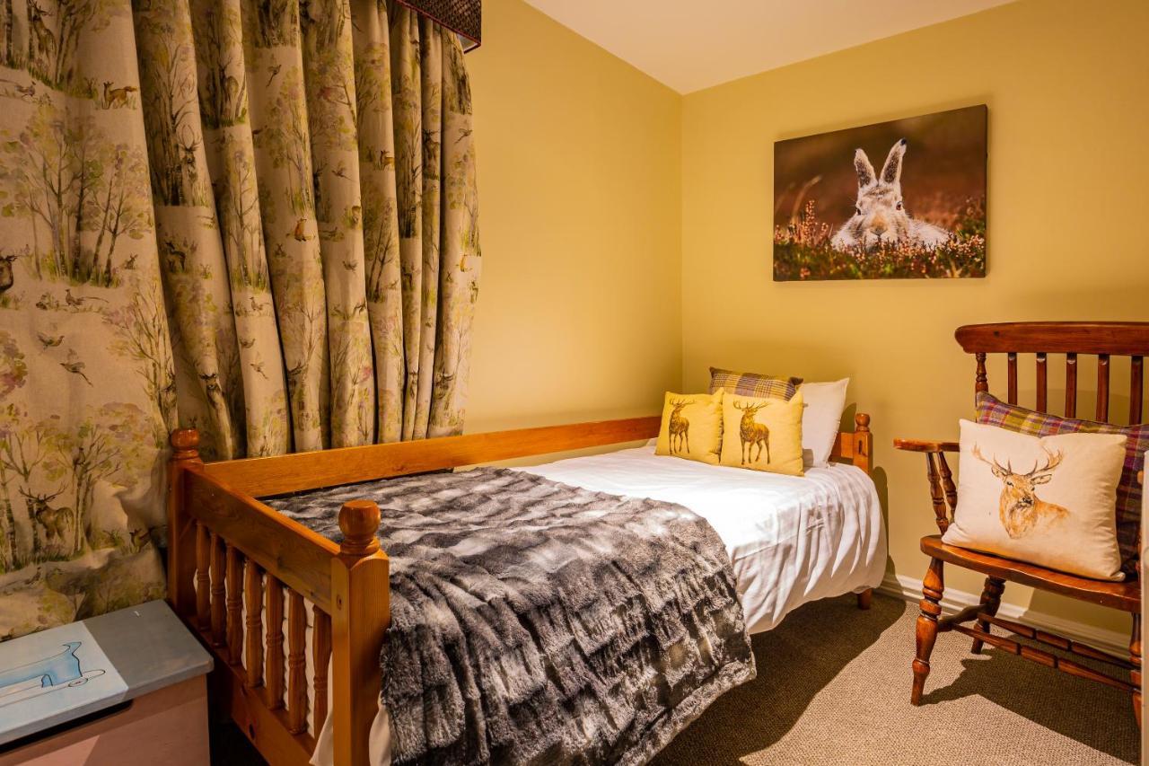 The Feathers Hotel, Helmsley, North Yorkshire Bagian luar foto