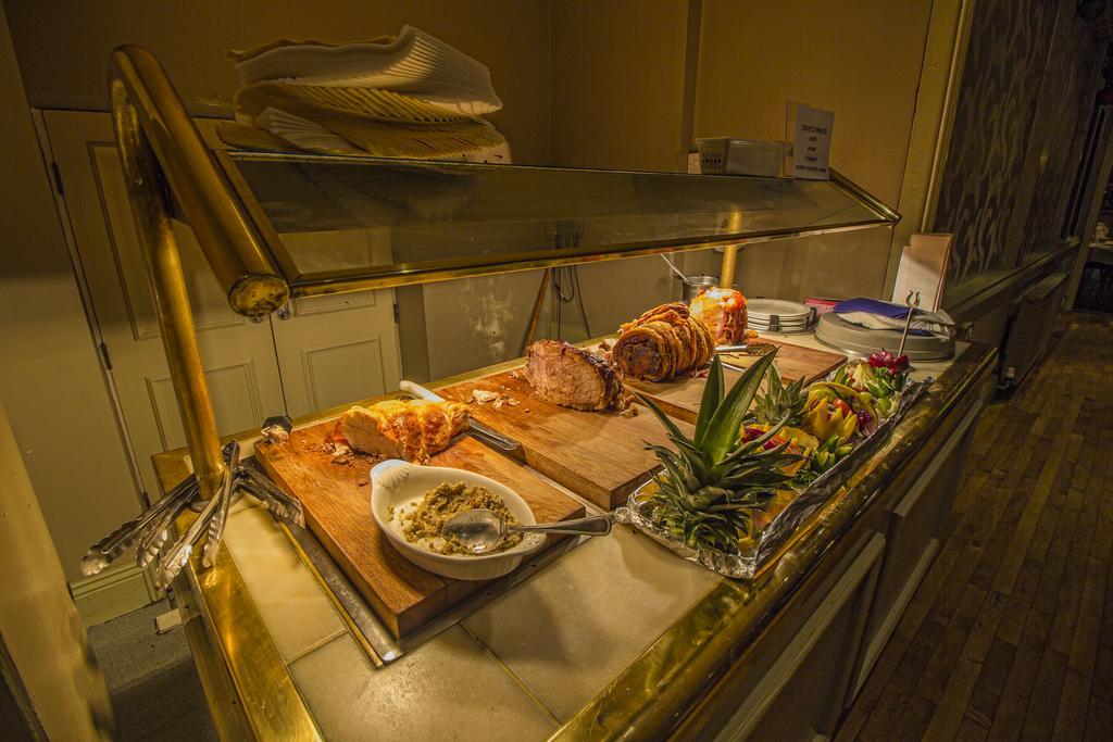 The Feathers Hotel, Helmsley, North Yorkshire Bagian luar foto