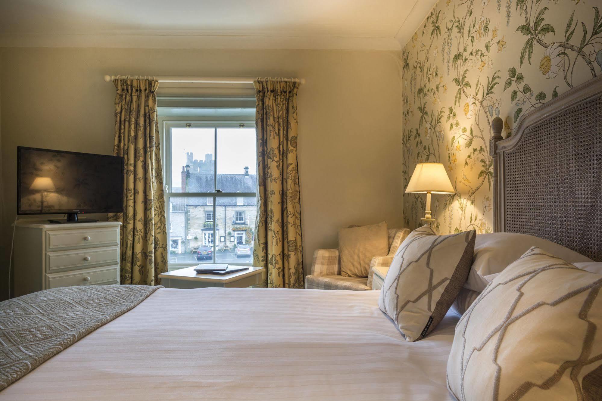 The Feathers Hotel, Helmsley, North Yorkshire Bagian luar foto